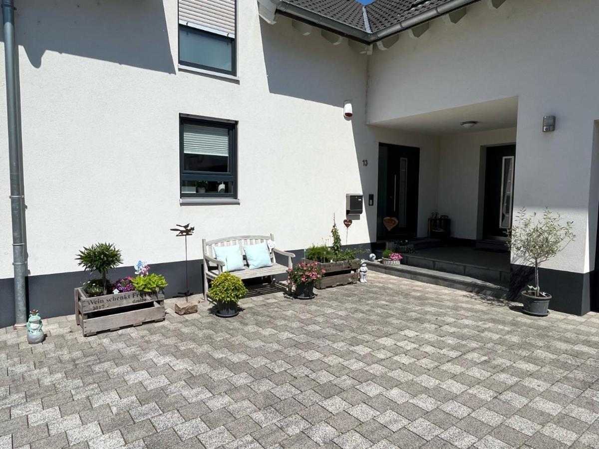 Weingut Grafenhof Apartment Heuchelheim-Klingen Екстериор снимка